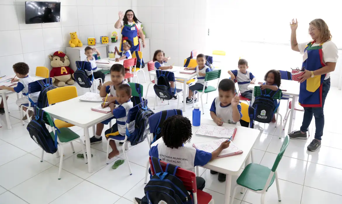 Uma em cada 10 crianças de 4 e 5 anos não vai à creche em 876 cidades